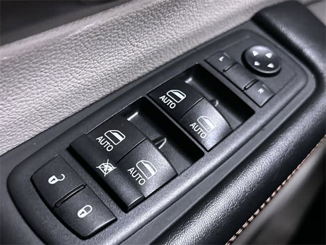 2018 Chrysler Pacifica  26