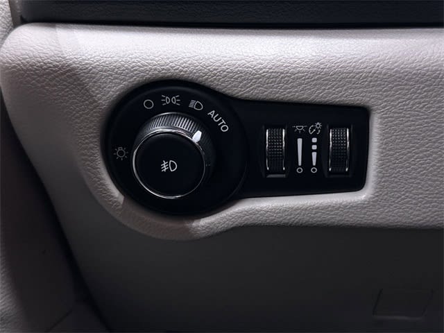 2018 Chrysler Pacifica  25