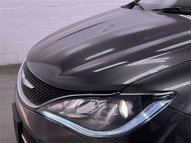 2018 Chrysler Pacifica  34