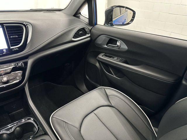 Thumbnail: 2026 Chrysler Pacifica - 6