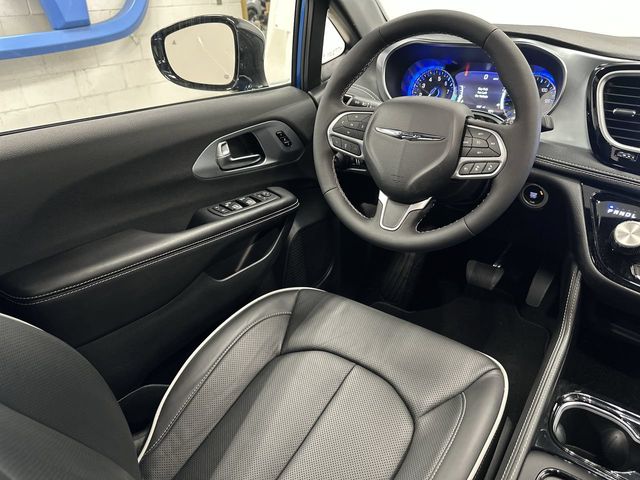 Thumbnail: 2026 Chrysler Pacifica - 2
