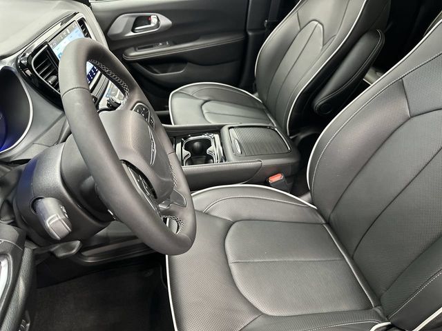 Thumbnail: 2026 Chrysler Pacifica - 7