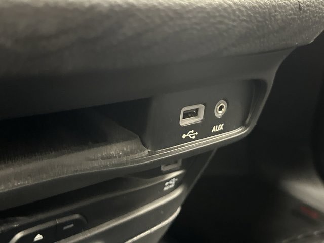 Thumbnail: 2020 Chrysler Pacifica - 30