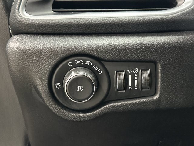 Thumbnail: 2020 Chrysler Pacifica - 24