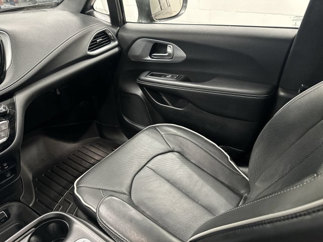 Thumbnail: 2020 Chrysler Pacifica - 21