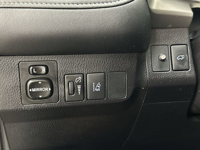 Thumbnail: 2017 Toyota RAV4 - 24
