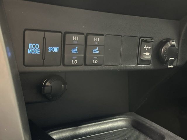 Thumbnail: 2017 Toyota RAV4 - 28
