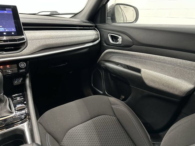Thumbnail: 2023 Jeep Compass - 22