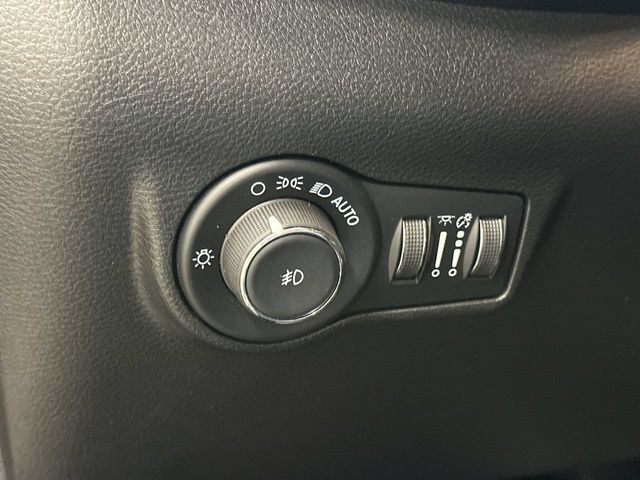 Thumbnail: 2023 Jeep Compass - 23