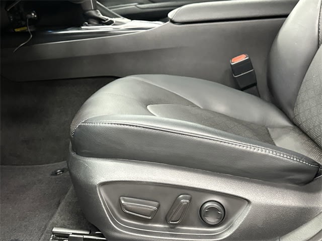 Thumbnail: 2020 Toyota Camry - 31