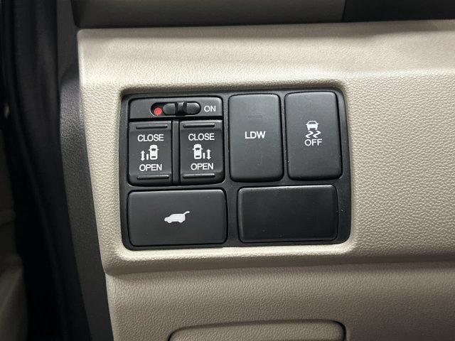 Thumbnail: 2015 Honda Odyssey - 25