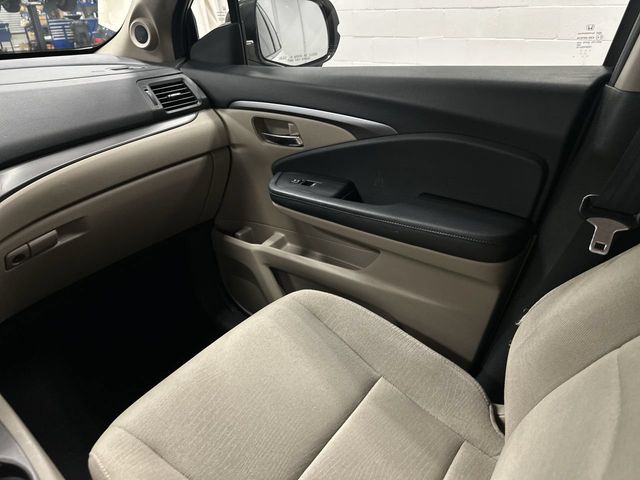 Thumbnail: 2017 Honda Pilot - 21