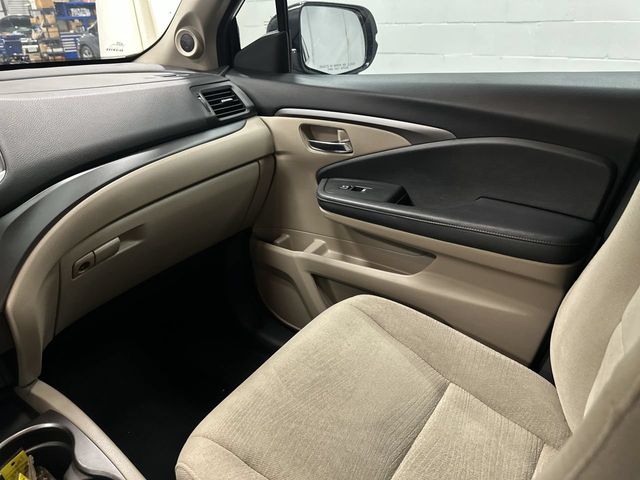 Thumbnail: 2017 Honda Pilot - 21