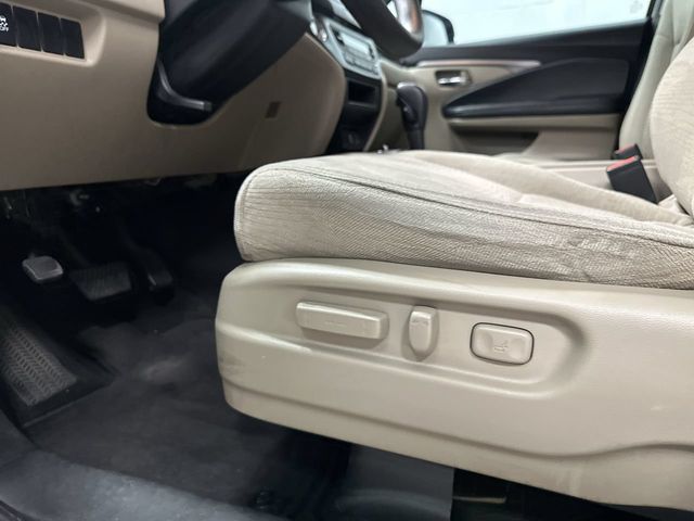 Thumbnail: 2017 Honda Pilot - 29