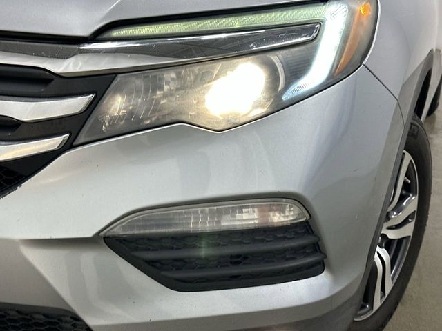 Thumbnail: 2017 Honda Pilot - 32