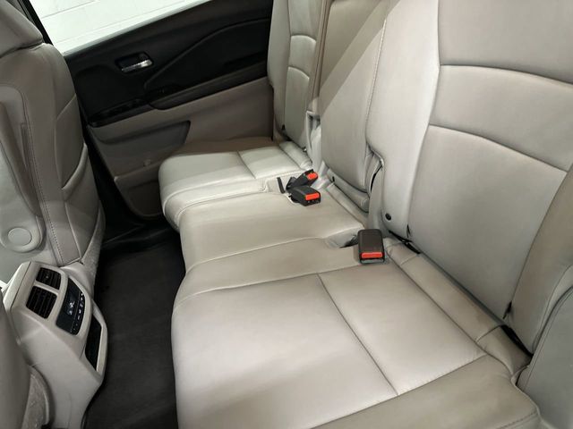 Thumbnail: 2017 Honda Pilot - 9