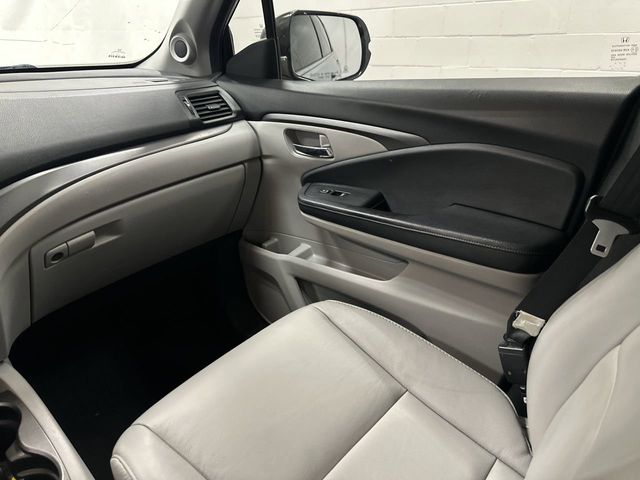 Thumbnail: 2017 Honda Pilot - 21