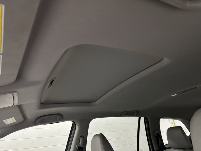Thumbnail: 2017 Honda Pilot - 31