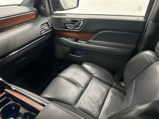 Thumbnail: 2024 Lincoln Navigator - 19