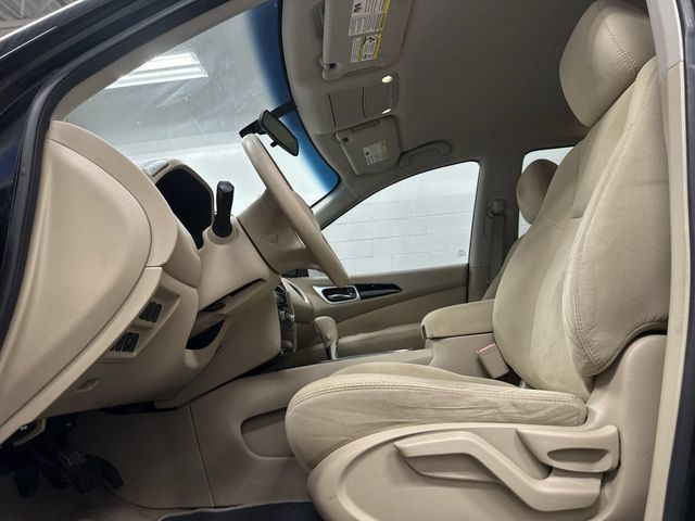 Thumbnail: 2015 Nissan Pathfinder - 29