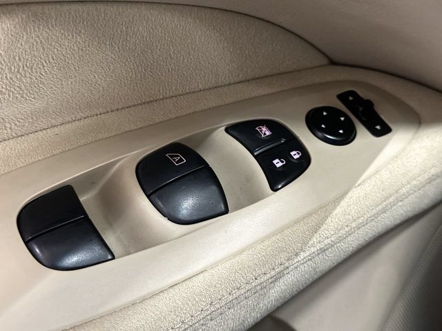 Thumbnail: 2015 Nissan Pathfinder - 26