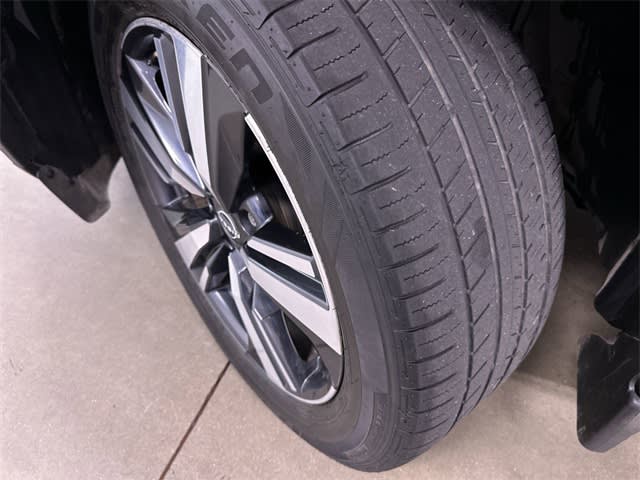 2022 Nissan Rogue SL 32