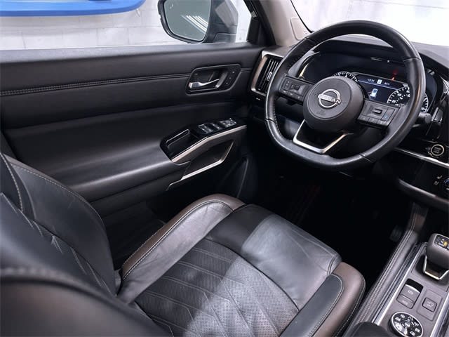 2023 Nissan Pathfinder Platinum 2