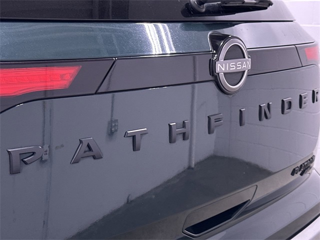 2023 Nissan Pathfinder Platinum 4