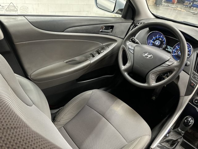 Thumbnail: 2013 Hyundai Sonata - 21