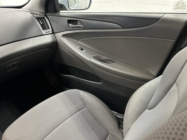 Thumbnail: 2013 Hyundai Sonata - 22