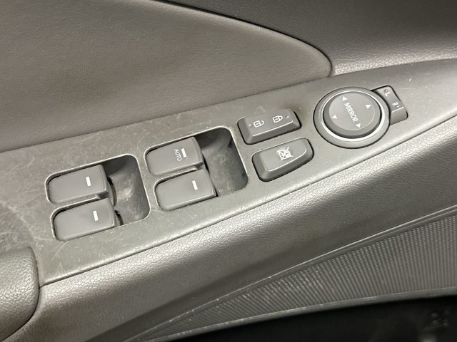 Thumbnail: 2013 Hyundai Sonata - 26
