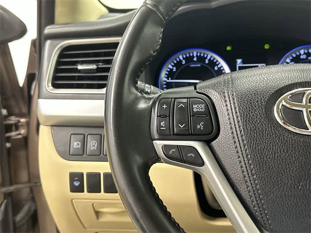 Thumbnail: 2017 Toyota Highlander - 22