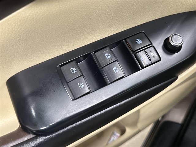 Thumbnail: 2017 Toyota Highlander - 25