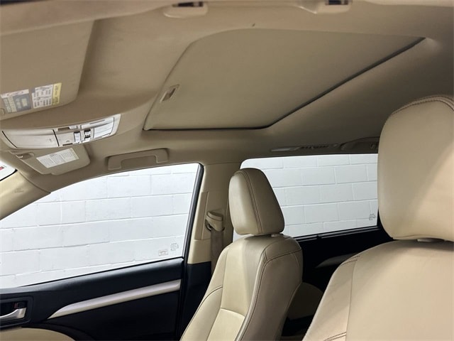 Thumbnail: 2017 Toyota Highlander - 31