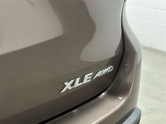 Thumbnail: 2017 Toyota Highlander - 4