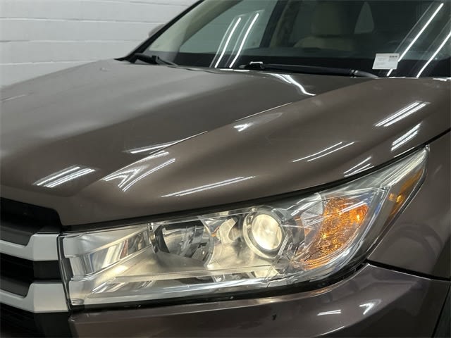 Thumbnail: 2017 Toyota Highlander - 32
