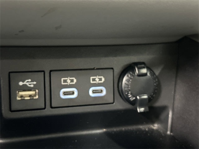 Thumbnail: 2023 Toyota Highlander - 28