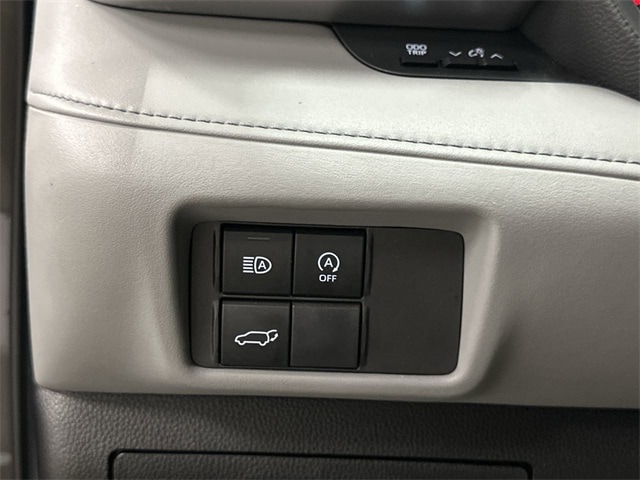 Thumbnail: 2023 Toyota Highlander - 24