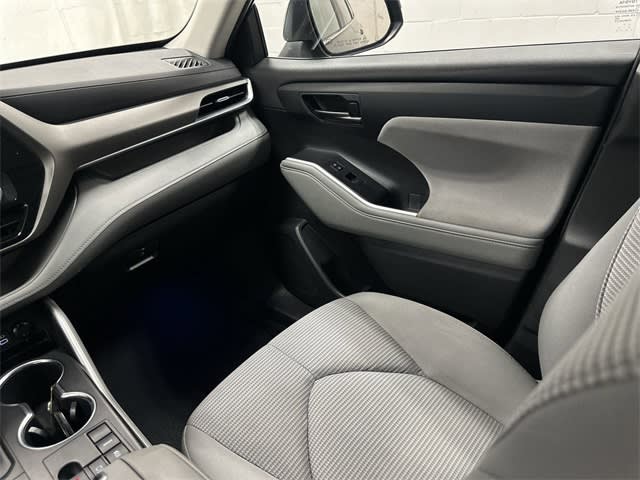 Thumbnail: 2023 Toyota Highlander - 20