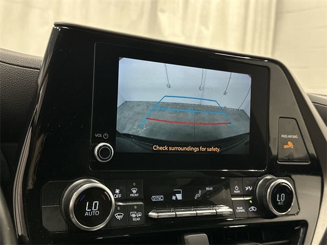 Thumbnail: 2023 Toyota Highlander - 27