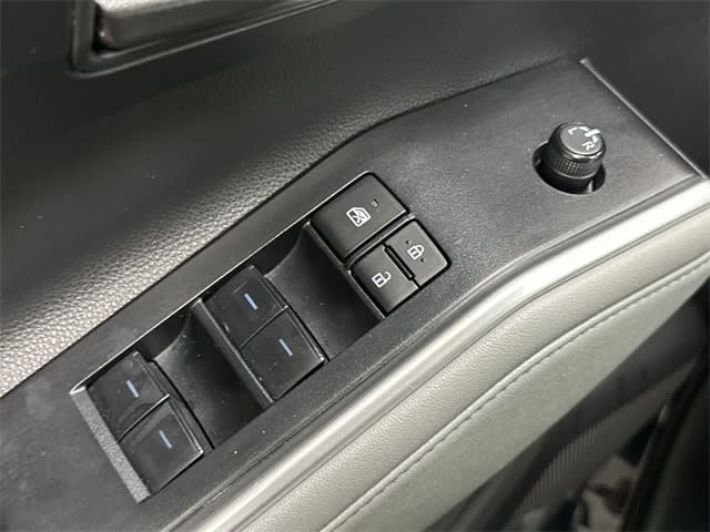 Thumbnail: 2023 Toyota Highlander - 25