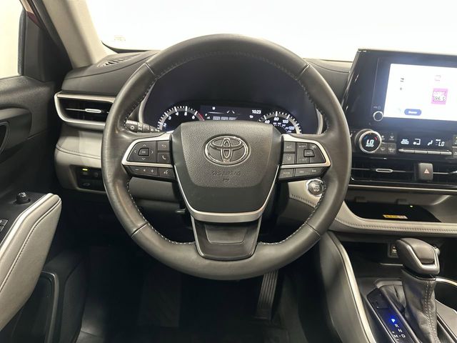Thumbnail: 2023 Toyota Highlander - 6