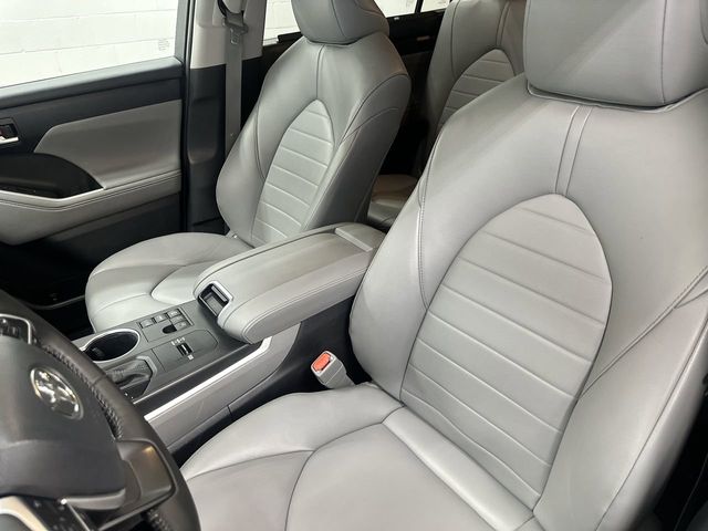 Thumbnail: 2023 Toyota Highlander - 7