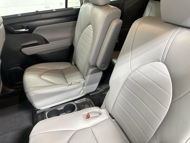 Thumbnail: 2023 Toyota Highlander - 8