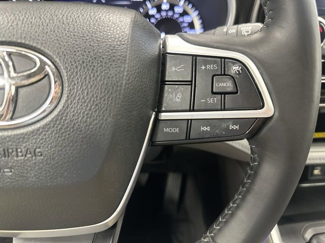 Thumbnail: 2023 Toyota Highlander - 24