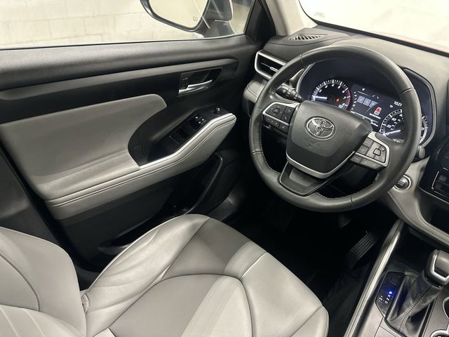 Thumbnail: 2023 Toyota Highlander - 2