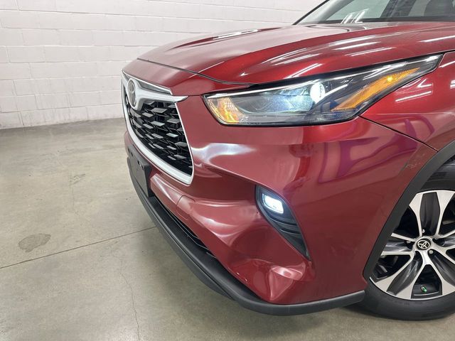Thumbnail: 2023 Toyota Highlander - 32