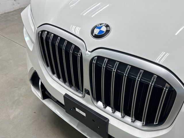 Thumbnail: 2026 BMW X7 - 4