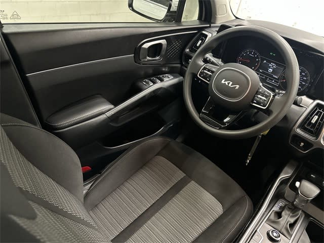 Thumbnail: 2023 Kia Sorento - 21
