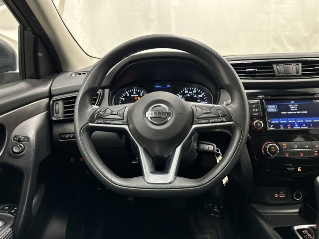 Thumbnail: 2020 Nissan Rogue Sport - 4
